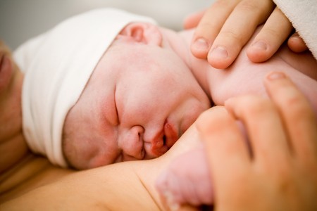 מה יעזור לך אחרי לידה בניתוח קיסרי?